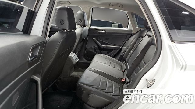 Volkswagen Jetta 2024 — photo 17