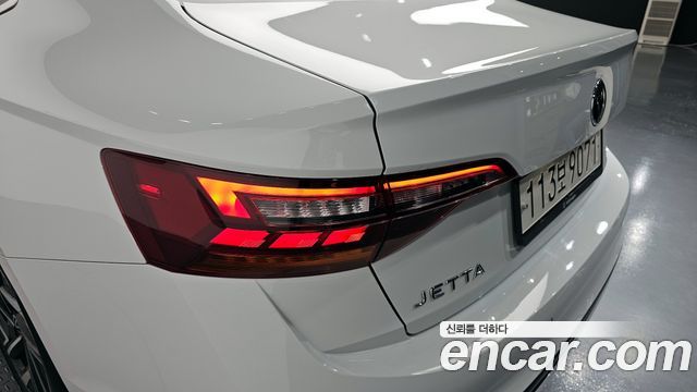 Volkswagen Jetta 2024 — photo 9