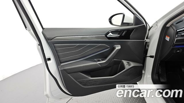 Volkswagen Jetta 2024 — photo 14