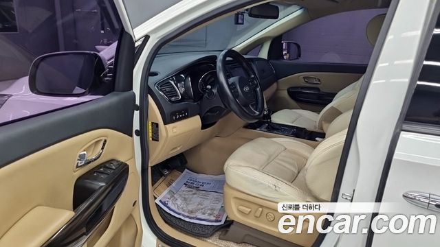 Kia Canival 2016 — photo 10