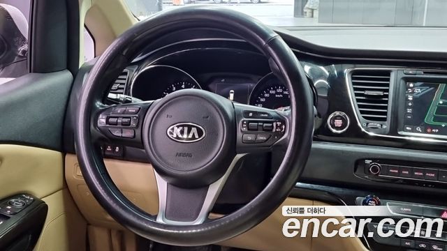 Kia Canival 2016 — photo 12