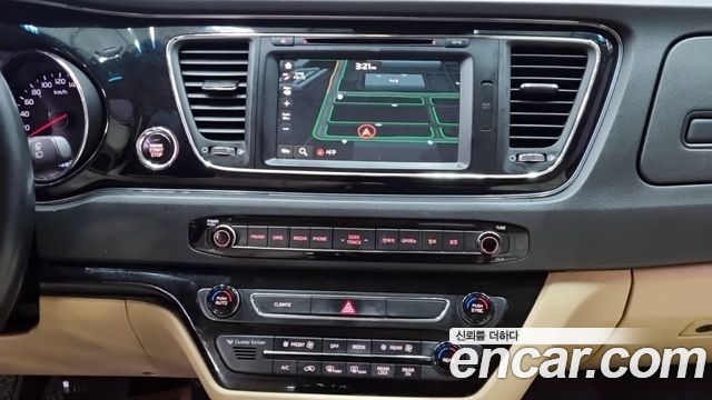 Kia Canival 2016 — photo 13