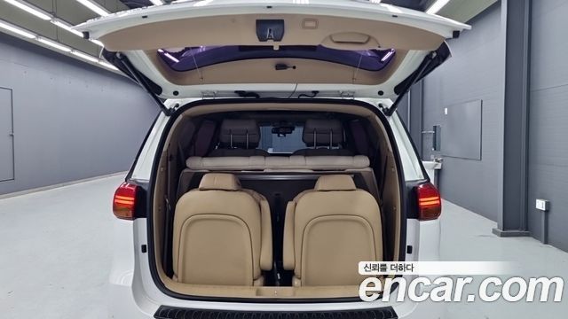 Kia Canival 2016 — photo 18