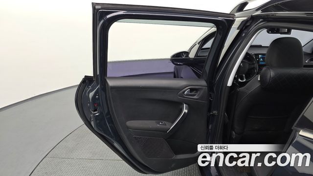 Peugeot 2008 2019 — photo 15