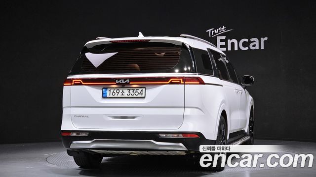 Kia Canival 2023 — photo 4