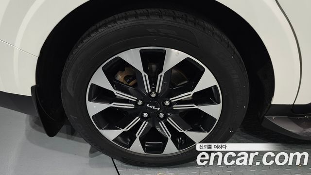 Kia Canival 2023 — photo 5