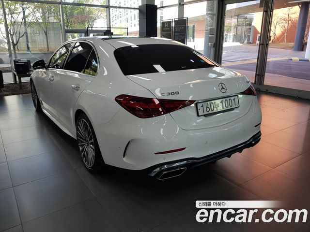 Mercedes-Benz C-Class 2023 — photo 3