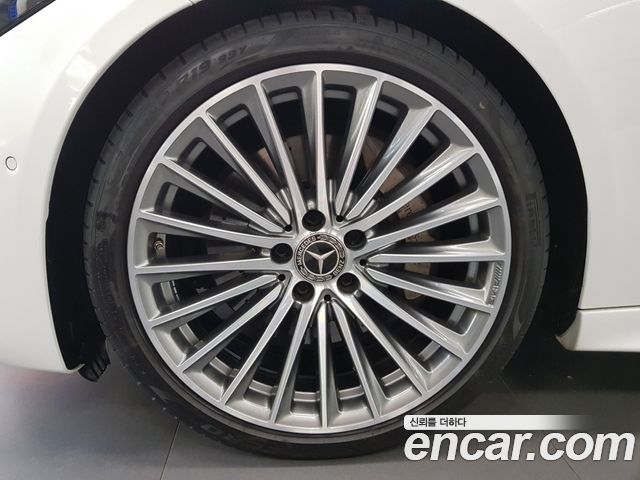 Mercedes-Benz C-Class 2023 — photo 5