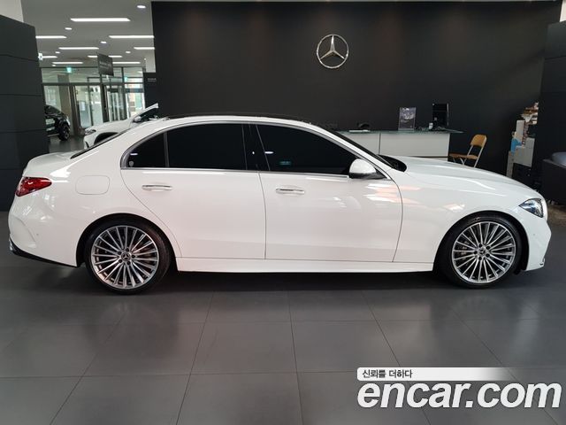 Mercedes-Benz C-Class 2023 — photo 9