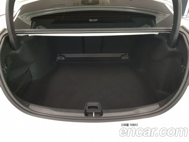 Mercedes-Benz C-Class 2023 — photo 10