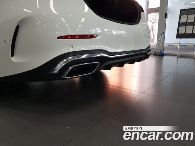 Mercedes-Benz C-Class 2023 — photo 11