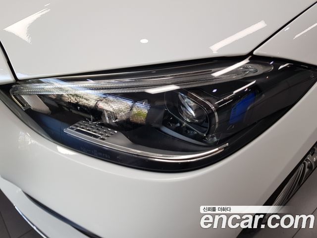 Mercedes-Benz C-Class 2023 — photo 12