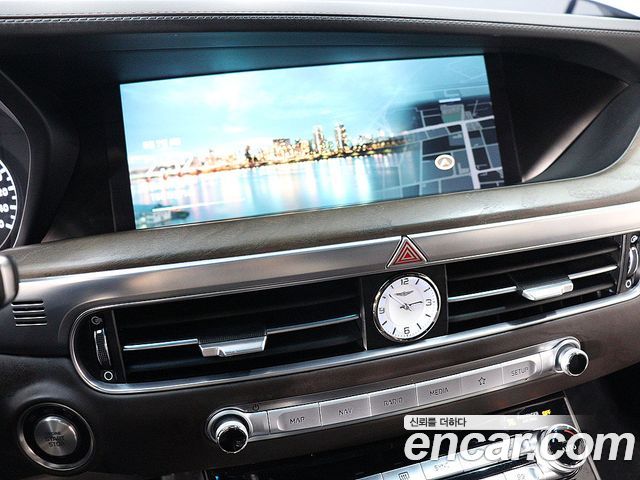 Genesis G90 2019 — photo 9
