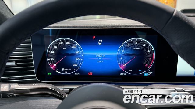 Mercedes-Benz GLE-Class 2025 — photo 10
