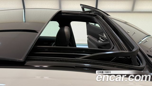 Mercedes-Benz GLE-Class 2025 — photo 17