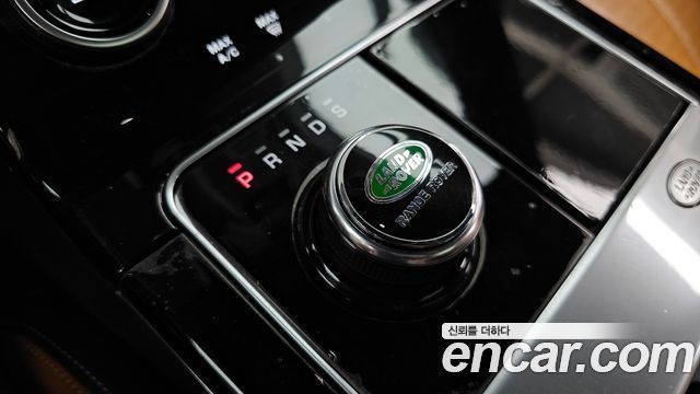 Land Rover Range Rover Velar 2019 — photo 12
