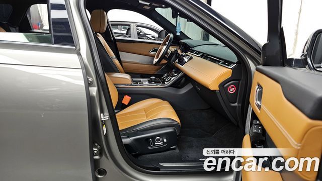Land Rover Range Rover Velar 2019 — photo 17