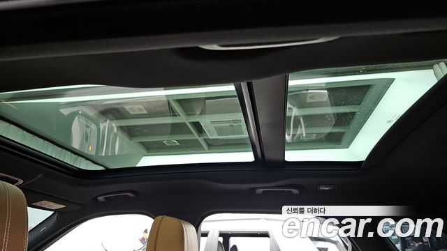 Land Rover Range Rover Velar 2019 — photo 24