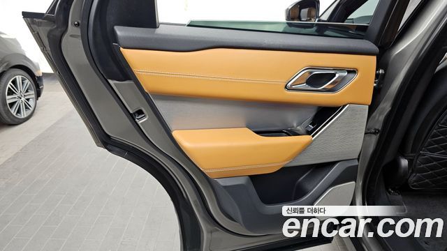 Land Rover Range Rover Velar 2019 — photo 15