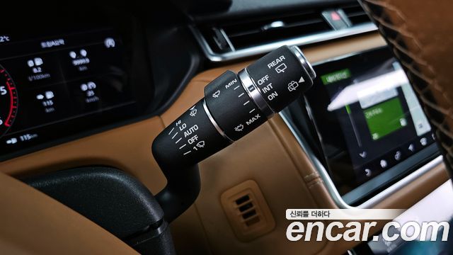 Land Rover Range Rover Velar 2019 — photo 30