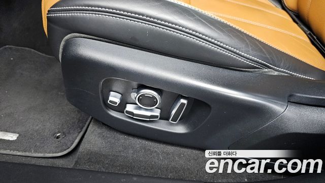 Land Rover Range Rover Velar 2019 — photo 31