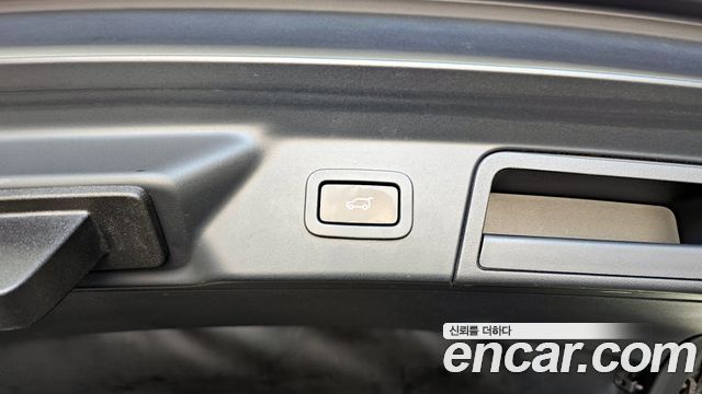 Land Rover Range Rover Velar 2019 — photo 32