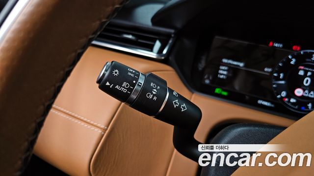 Land Rover Range Rover Velar 2019 — photo 38