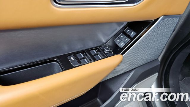 Land Rover Range Rover Velar 2019 — photo 39