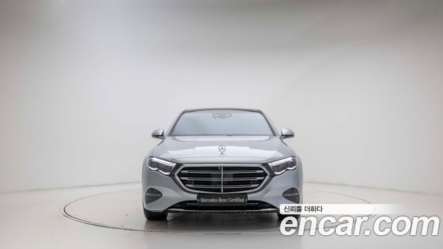 Mercedes-Benz E-Class 2024 — photo 3