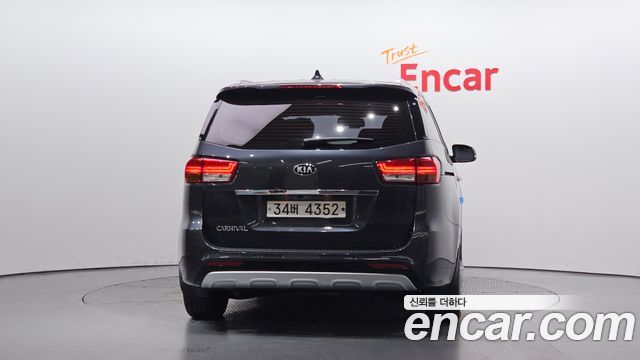 Kia Canival 2018 — photo 4