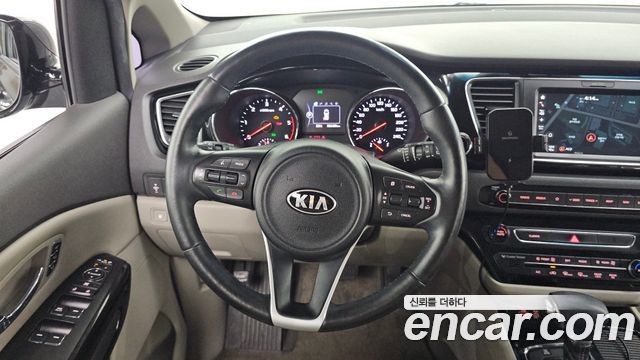 Kia Canival 2018 — photo 12