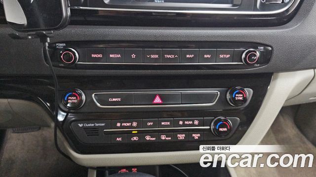 Kia Canival 2018 — photo 16
