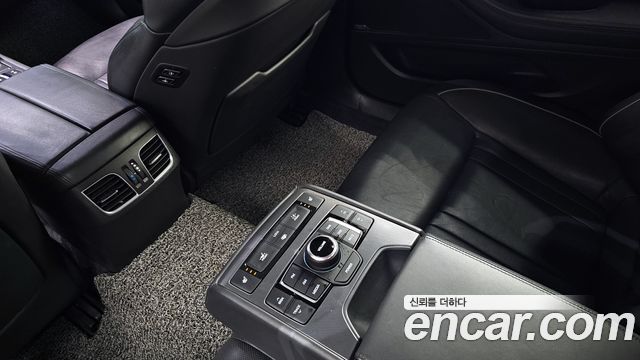 Hyundai Genesis 2016 — photo 25