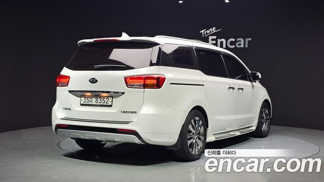 Kia Canival 2018 — photo 2