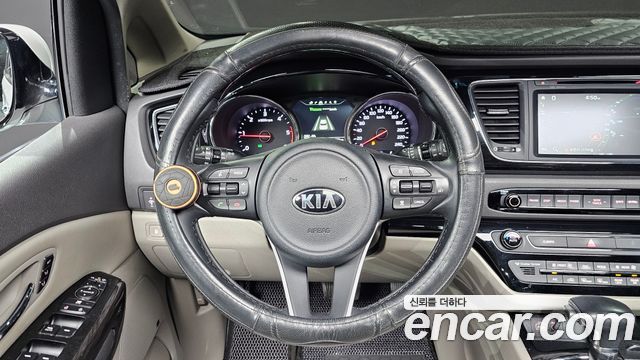 Kia Canival 2018 — photo 12