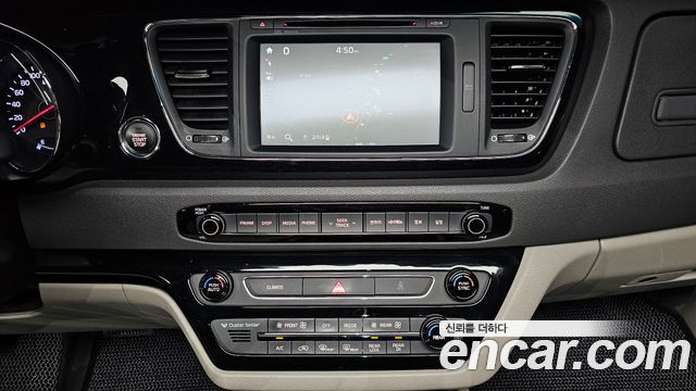 Kia Canival 2018 — photo 14