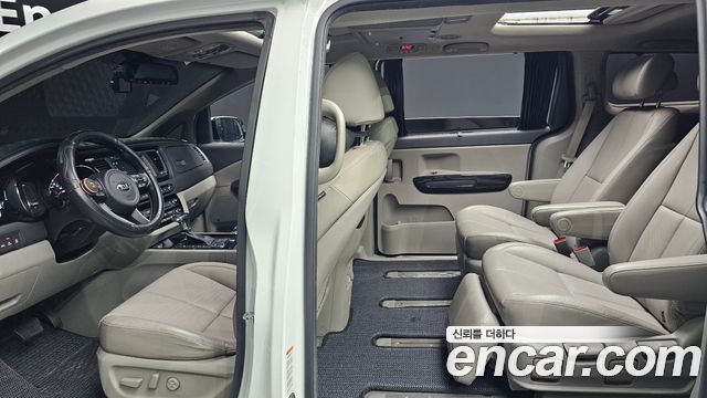 Kia Canival 2018 — photo 18