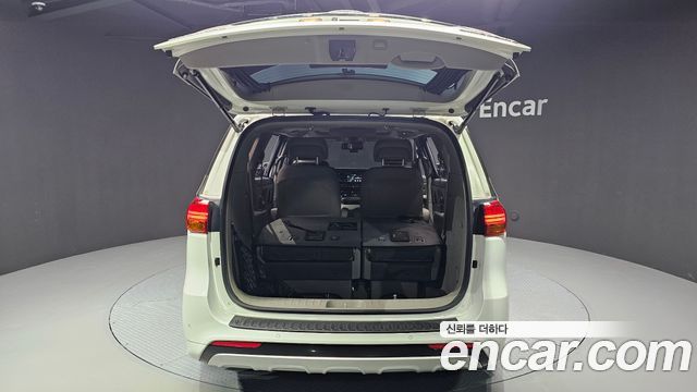 Kia Canival 2018 — photo 20