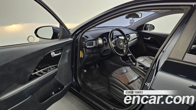 Kia Niro 2017 — photo 13
