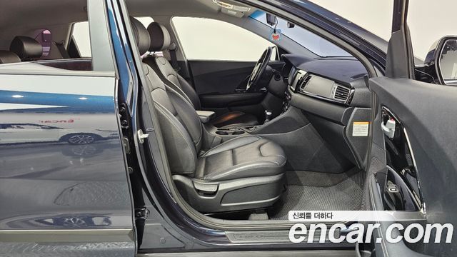Kia Niro 2017 — photo 16