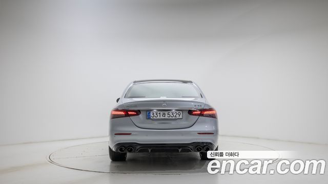 Mercedes-Benz E-Class 2023 — photo 4