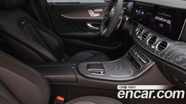 Mercedes-Benz E-Class 2023 — photo 9
