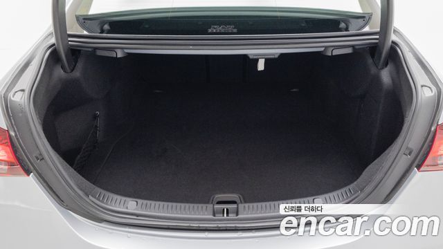 Mercedes-Benz E-Class 2023 — photo 11