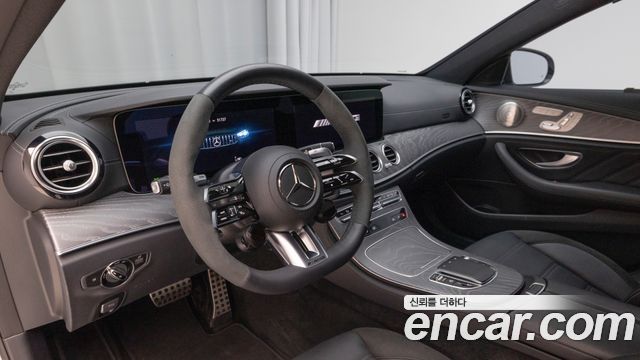 Mercedes-Benz E-Class 2023 — photo 13