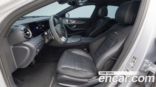 Mercedes-Benz E-Class 2023 — photo 14