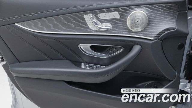 Mercedes-Benz E-Class 2023 — photo 15