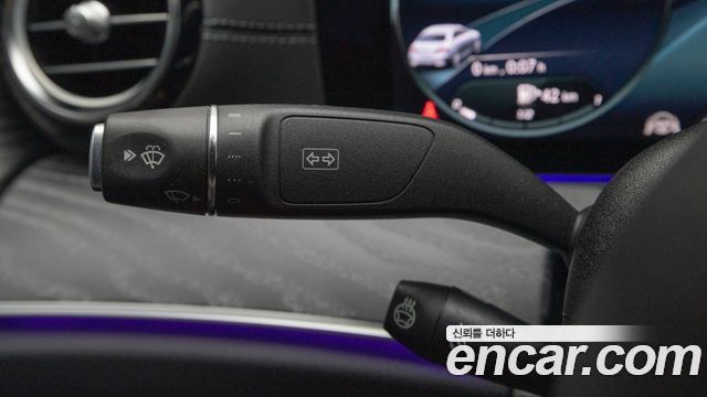 Mercedes-Benz E-Class 2023 — photo 18