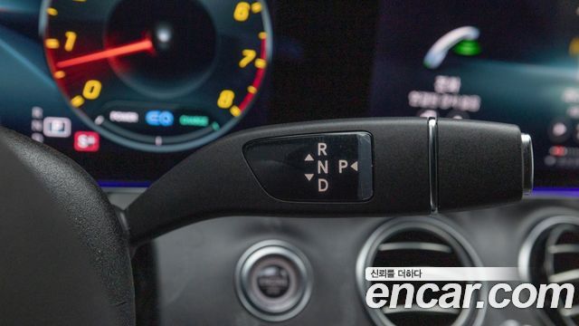 Mercedes-Benz E-Class 2023 — photo 19