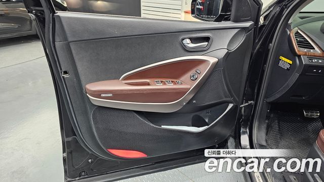 Hyundai Santafe 2017 — photo 14