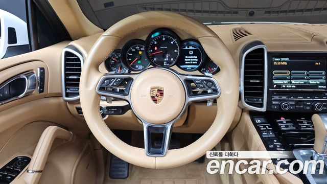 Porsche Cayenne 2016 — photo 11